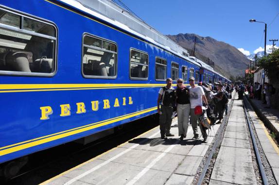 Em Ollantaytambo, prontos para tomar o trem para Machu Picchu, no Peru